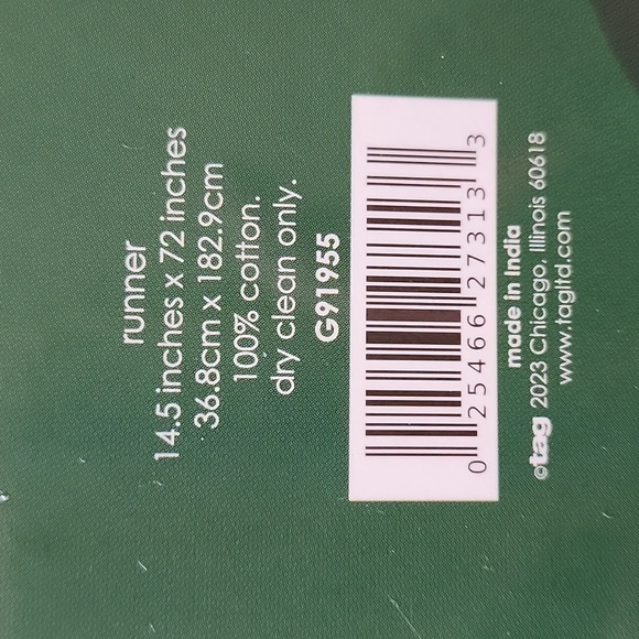 NWT XMAS Velvet table runner - Picture 4 of 4